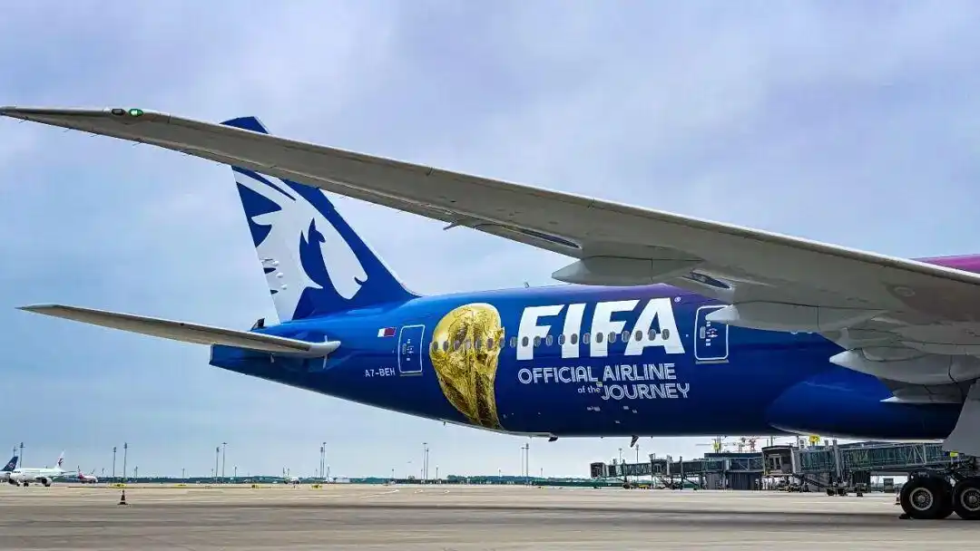 world cup 2026_卡塔尔航空2026年世界杯主题彩绘波音777飞抵北京_卡塔尔航空中国航线客座率超90%
