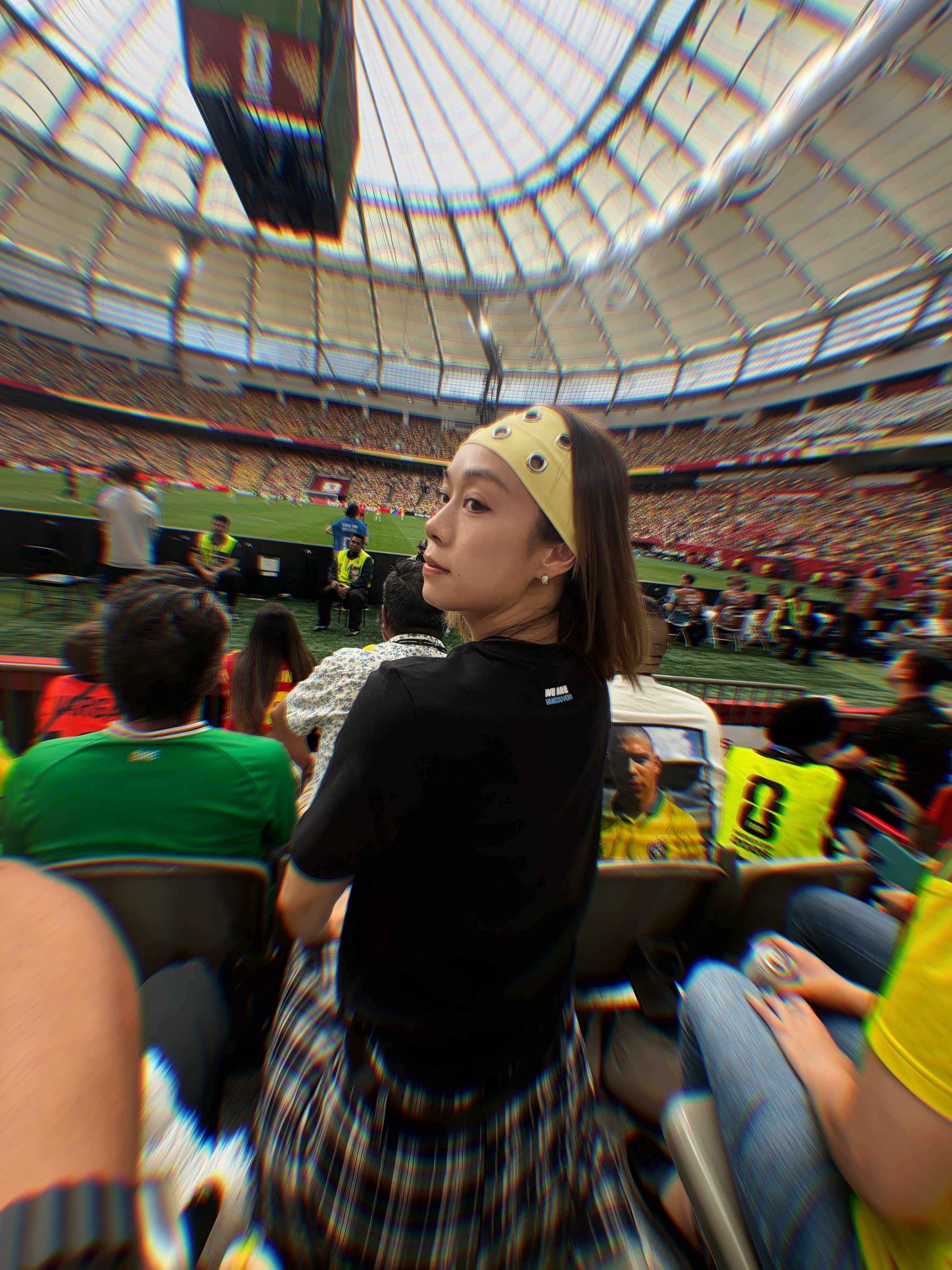 world cup 2026_黄心颖温哥华世界杯打卡_黄心颖穿搭风格分析
